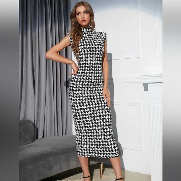⭐️NEW⭐️ From Work to Play Houndstooth Stretch Dress - Picture 3 of 8